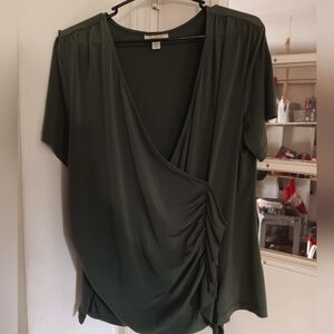 Dressbarn blouse color green size 18/20 pre-owed